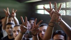 الأسرى يُقررون الاستمرار في خطواتهم النضالية حتّى الاستجابة لمطالبهم كاملة