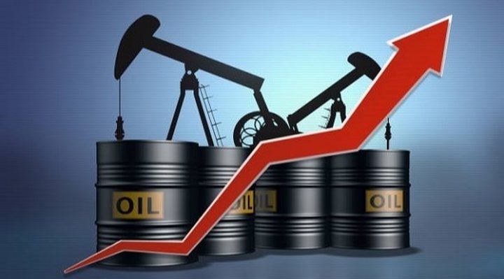 الحرب في أوكرانيا ترفع أسعار النفط لأعلى مستوى منذ عقد
