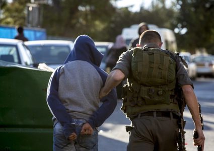 الاحتلال يعتقل شابا من مخيم جنين على حاجز عسكري