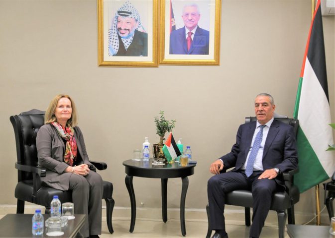 الشيخ يبحث مع القنصل البريطاني العام آخر التطورات السياسية