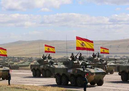 إسبانيا تزوّد" المقاومة الأوكرانية" بشحنة معدات عسكرية هجومية