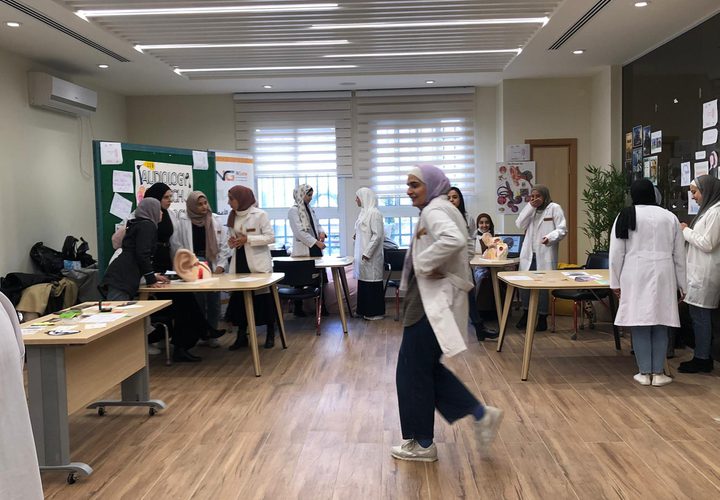 في يوم السمع العالمي.. طلبة قسم السمع والنطق ينظمون فعالية وفحص مجاني