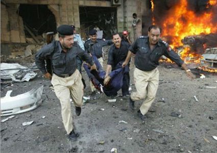 مقتل 30 شخصا إثر انفجار داخل مسجد في باكستان