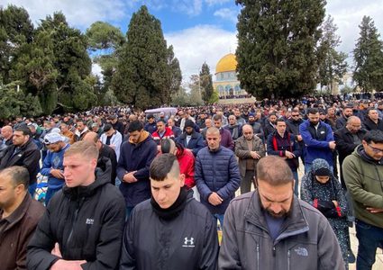 50 ألف مصل يؤدون صلاة الجمعة في المسجد الأقصى المبارك