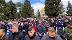 50 ألف مصل يؤدون صلاة الجمعة في المسجد الأقصى المبارك