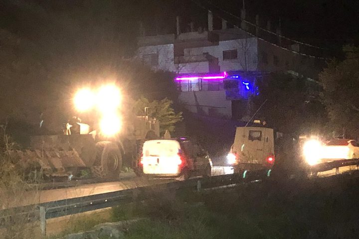 الاحتلال يضع عراقيل على الشارع الرئيسي بين بلدتي برقة وسيلة الظهر