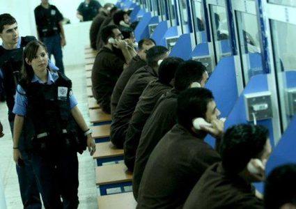 7 أسرى يدخلون أعوامًا جديدة في سجون الاحتلال