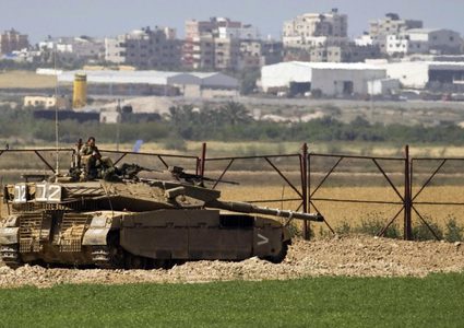 قصف مدفعي شرق خان يونس واستهداف الصيادين في بحر رفح