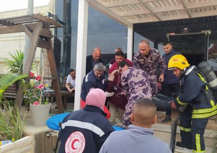 إخلاء إصابة بالاختناق وتأمين عائلة إثر حريق فندق في أريحا