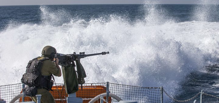 بحرية الاحتلال تطلق النار على الصيادين قبالة شواطئ خان يونس
