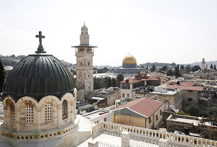 يهوديان يهاجمان كنيسة في القدس