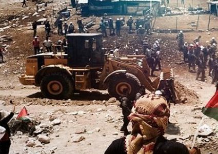 حكومة الاحتلال تطلب تمديد مهلة ردها بشأن تهجير "الخان الأحمر" لـ48 ساعة