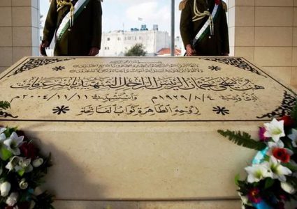 عضو كنيست تدعو لمراقبة معلمين زاروا ضريح الشهيد ياسر عرفات