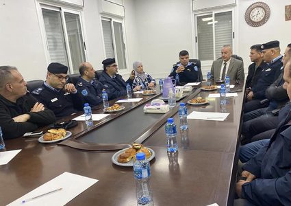 الشرطة تنظم لقاءً مجتمعياً أثناء زيارة بلدية كفر عقب