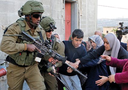 مركز حقوقي: قوات الاحتلال قتلت 60 سيدة غزية خلال عام