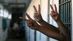 الأسير الطالب جهاد أحمد حراً بعد 16 شهراً من الاعتقال