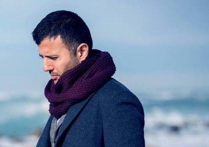 حمزة نمرة يبحث عن قبر أمه المتوفية منذ 30 عاما بالرياض