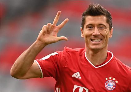 بسبب الحرب على أوكرانيا.. ليفاندوفسكي يصدم إحدى الشركات