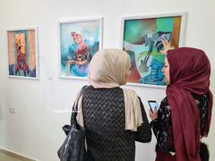 معرض فني بغزة بعنوان " ذات" لمناسبة يوم المرأة