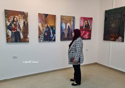معرض فني بغزة بعنوان " ذات" لمناسبة يوم المرأة