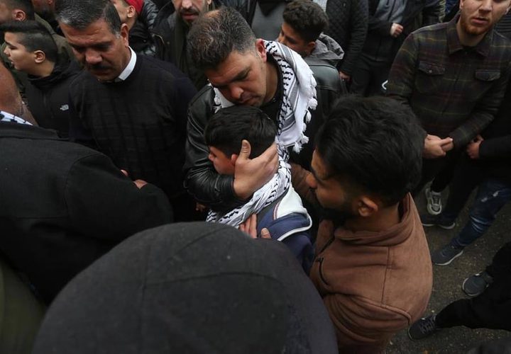 تشييع جثمان الشهيد أحمد حكمت سيف 23 عاما في جنازة عسكرية انطلقت من مستشفى النجاح.