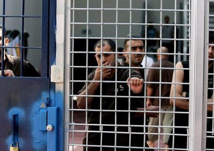 الاحتلال يحول أسيرين لـ"الإداري" ويحاكم ويؤجل محاكمة أسيرين آخرين