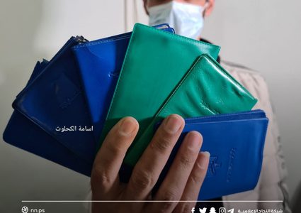 تسليم دفعة جديدة من هويات لم الشمل لاهالي قطاع غزة