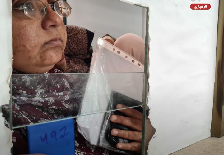 تسليم دفعة جديدة من هويات لم الشمل لاهالي قطاع غزة