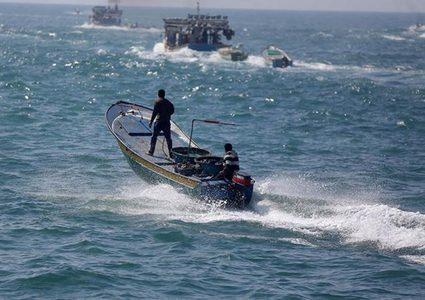 زوارق الاحتلال تطلق النار تجاه الصيادين في بحر رفح