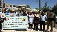 وقفة تضامنية في الخليل دعما للأسرى