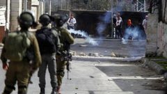 إصابات في مواجهات بمخيم العروب