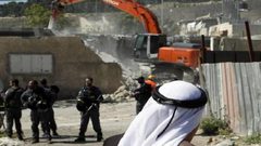 الاحتلال يهدم سورا ويستولي على حاوية بضائع بأريحا