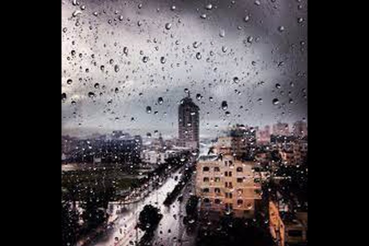 الطقس: أمطار متفرقة وأجواء شديدة البرودة
