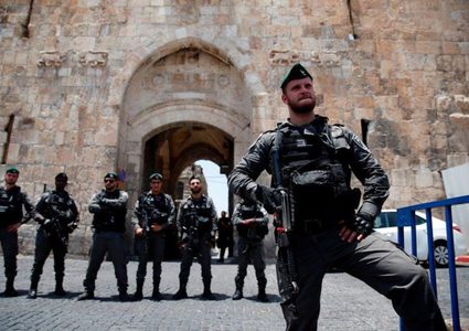 ترحيل المئات من أهالي الضفة الغربية ومنعهم من دخول الأقصى