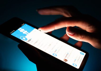 تويتر يمكنك التحكم في ترتيب عرض التغريدات