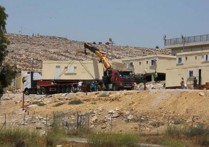 مستوطنون يشرعون ببناء وحدات استيطانية جديدة بالأغوار الشمالية