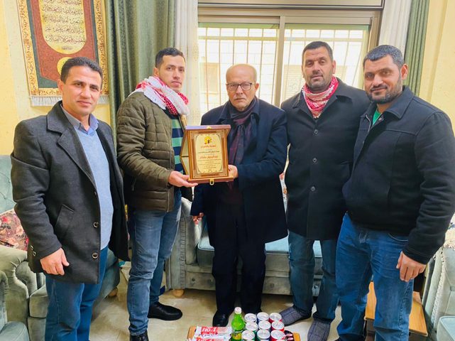 اللواء أبو بكر يدعو للالتفاف حول أسرانا في انتفاضتهم المطلبية