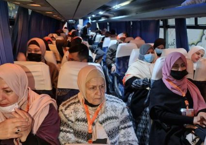 الفوج الأول من معتمري غزة يغادر القطاع