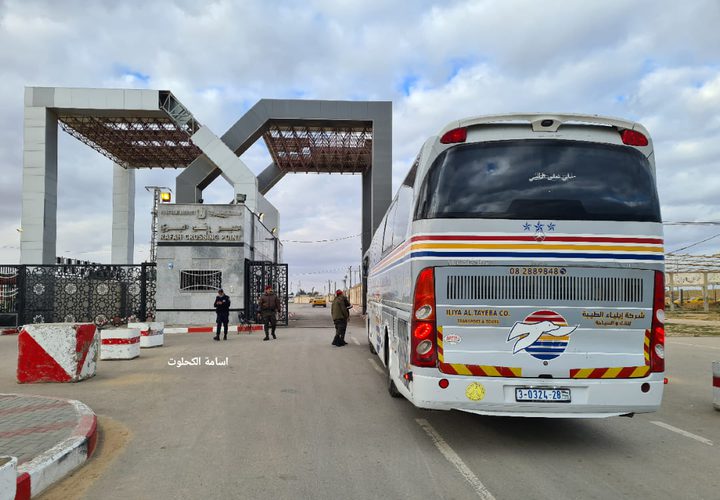 الفوج الأول من معتمري قطاع غزة يغادر للسعودية.. بعد انقطاع لعامين