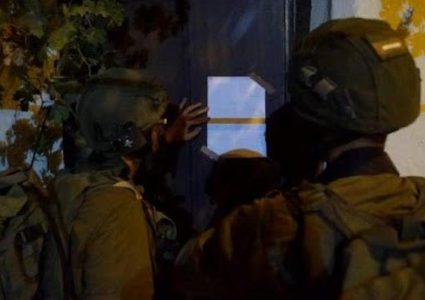 الاحتلال يخطر بهدم منزل شرق بيت لحم