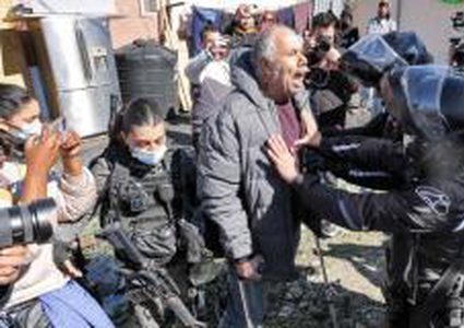 نشطاء يجبرون مستوطنين على إخلاء أرض حاولوا الاستيلاء عليها غرب بيت لحم