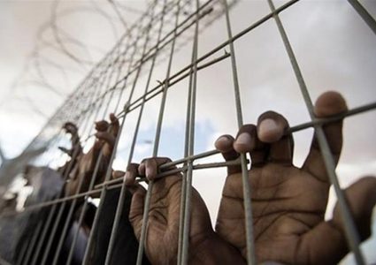 الأسرى يبدأون في إعداد قوائم بأسماء من سيشاركون في إضراب 25 الجاري