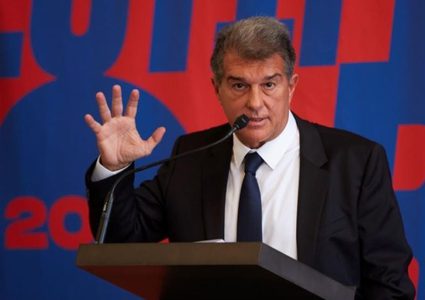 نجم من العيار الثقيل يهدد صفقة صلاح في برشلونة