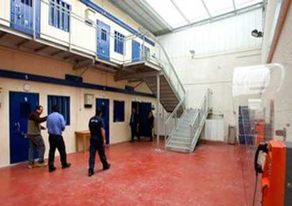 سجانو "مجدو" يعتدون على الأسير المريض خليل مصباح من مخيم جنين