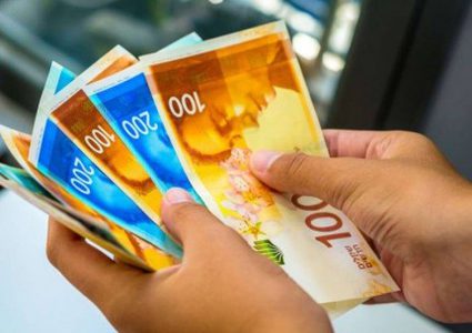 ملحم: الحكومة تدرس صرف راتب كامل مع حلول شهر رمضان