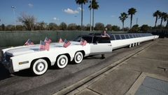 أطول سيارة بالعالم تحطم تضم مهبط طائرات وملعب جولف