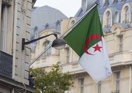 الجزائر تستدعي سفيرها في مدريد للتشاور