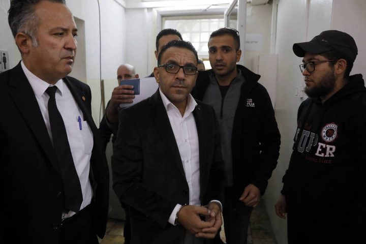 سلطات الاحتلال تمدد توقيف محافظ القدس عدنان غيث ليوم غد