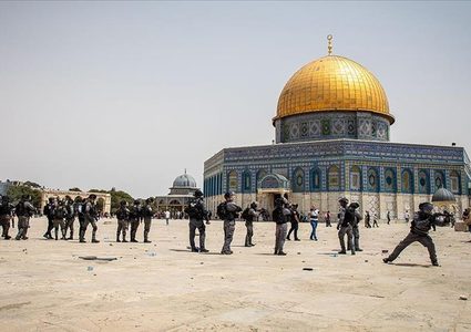 الشرطة الإسرائيلية تمنع المواطنين من دخول الأقصى