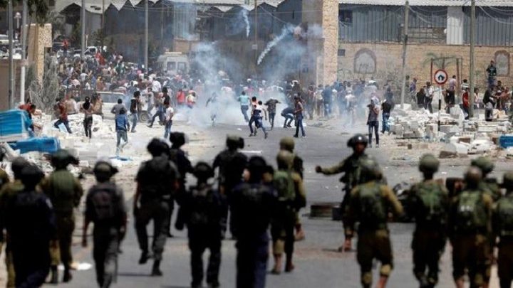 إصابة شاب برصاص الاحتلال خلال مواجهات في الخليل